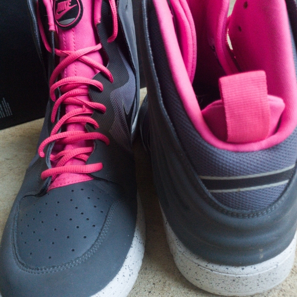 Nike Hightops - Picture 4 of 4